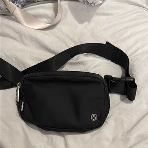 Lululemon Athletica Black Compact Belt Bag